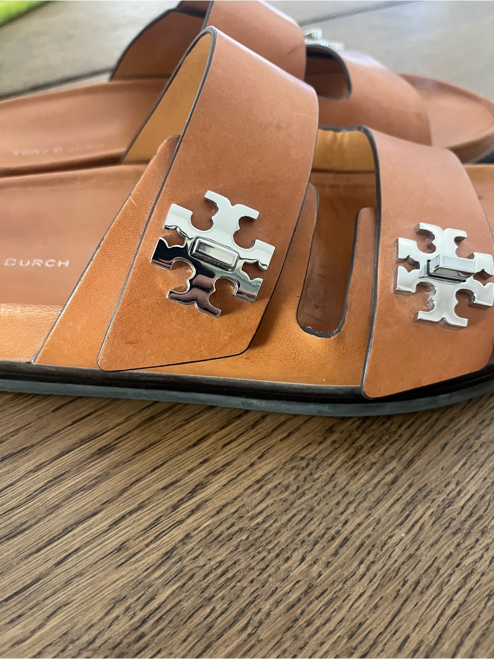 Tory Burch T-Lock slide - Picture 4 of 6